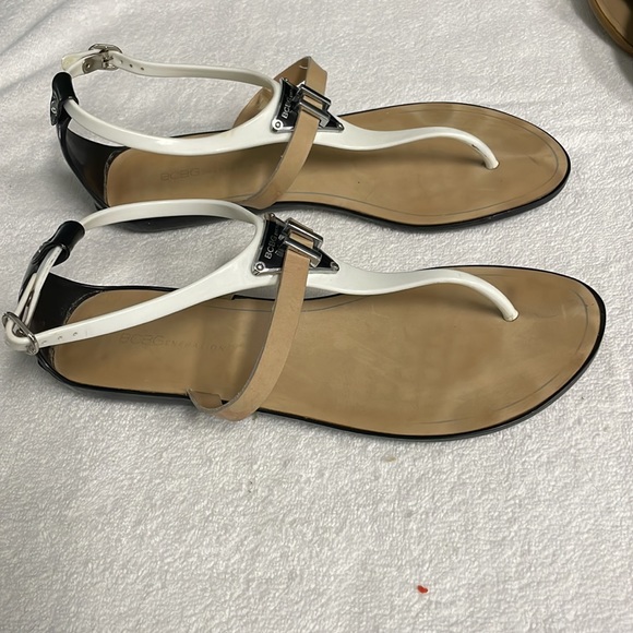 ✅BCBG T-Strap Sandals TRI-COLOR - Picture 3 of 7